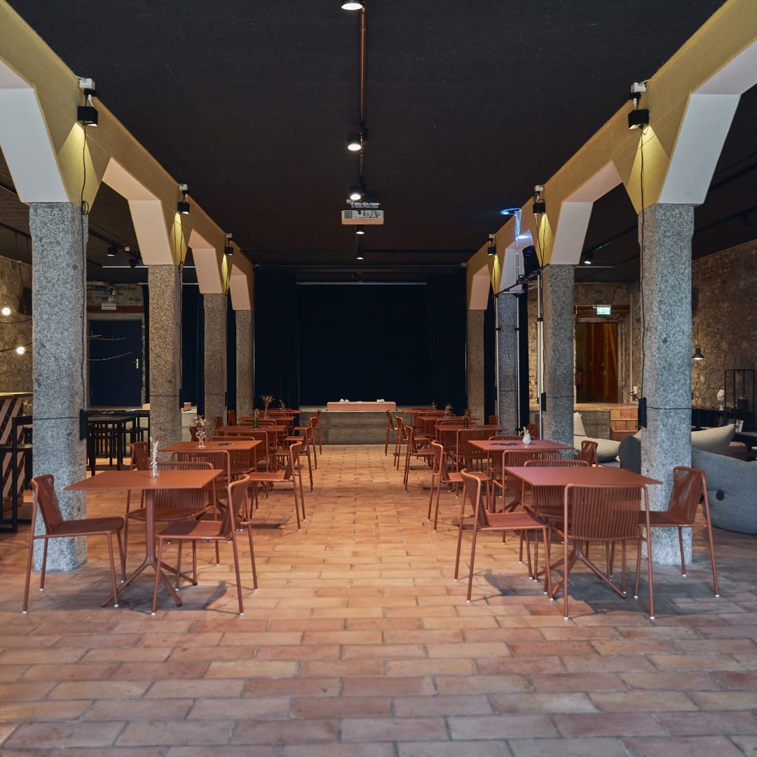 La Grange, Lausanne Batiplus SA Contemporary furniture & discoveries