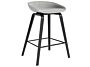 2_AA007-D166-AA25-01CF_AAS 32 H65 concrete grey 2.0 shell_front uph Hallingdal 116_black wb laquered base_black stainless steel footrest.jpg