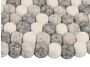 2_zhella-filzkugelteppich-rund-multifarben-natur-hell-draufsicht-nah-myfelt.jpg