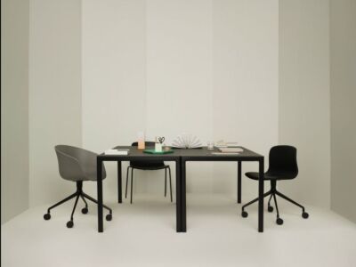 Form Chair Swivel 4W Black Alu