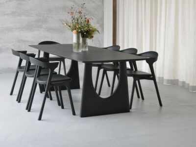 Table Geometric en chêne - noir - vernis