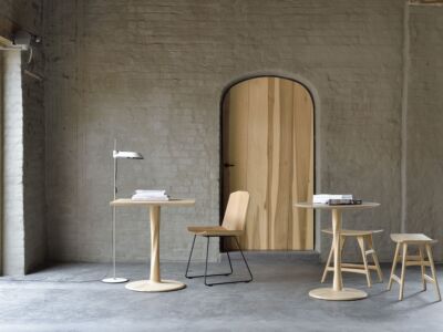 Table Torsion en chêne - vernis