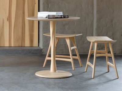Table Torsion en chêne - vernis