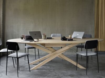 Table de réunion ovale Mikado en chêne - vernis Ø 267 cm