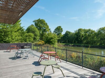 Virus mit Loch für Sonnenschirm