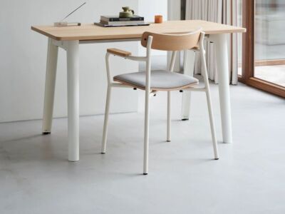 Etude with armrests | Upholstered chair