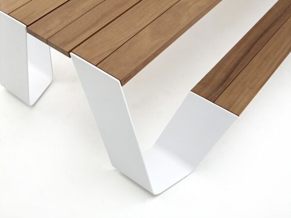 5_hopper-table04.jpg