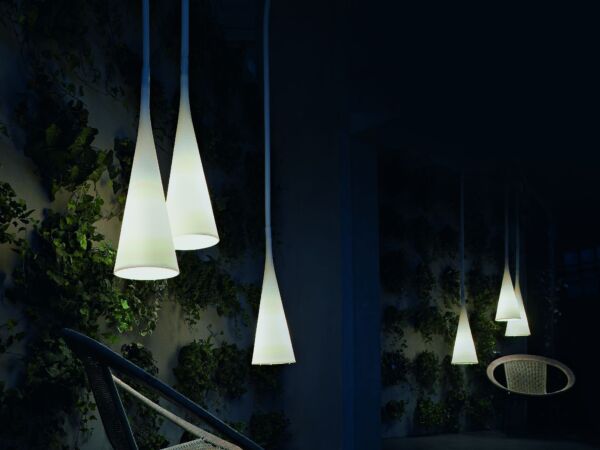 5_UTO_suspension_white_outdoor_room_set.jpg