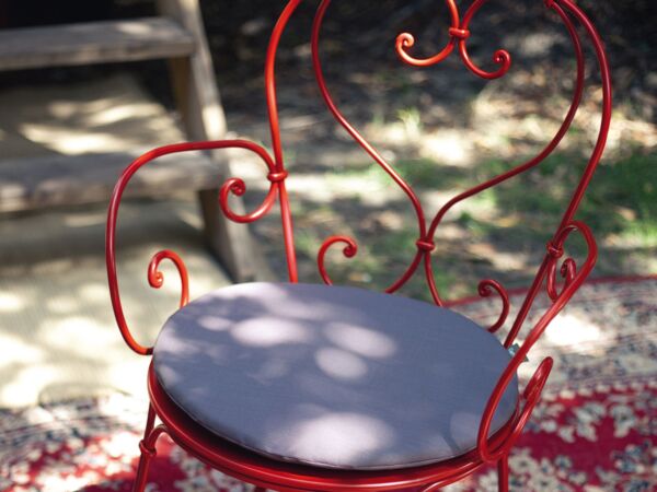 5_Bridge-1900-et-coussin-outdoor-Fermob-Album-2013.jpg