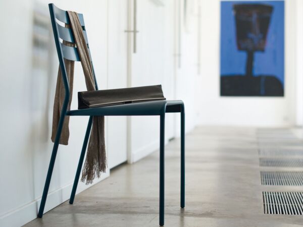 5_Chaise-Facto-Fermob-cobalt-Album-2013.jpg