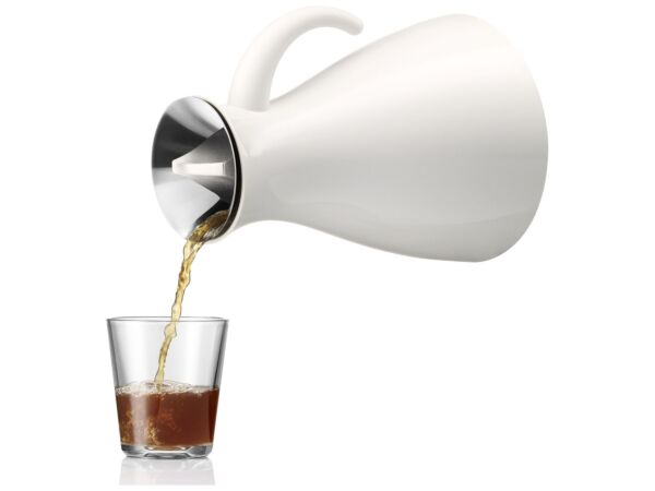 2_zVacuum jug white pouring 502942.jpg