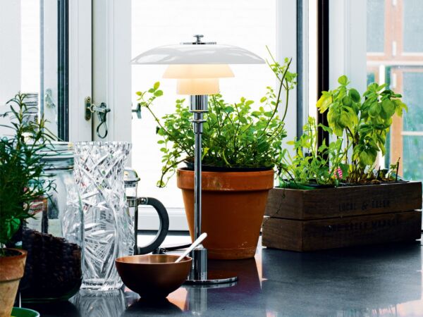 5_Louis-Poulsen-2-1-table-Lamp-lifestyle-2016.jpg