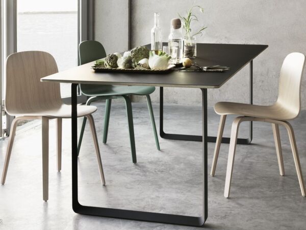 5_muuto_visu_wooden_legs_70_70_table.jpg