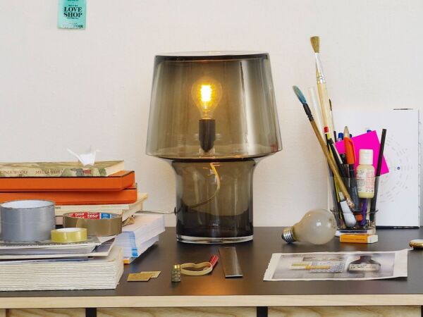 5_muuto-cosy-in-grey-table-lamp-desk-lifestyle.jpg