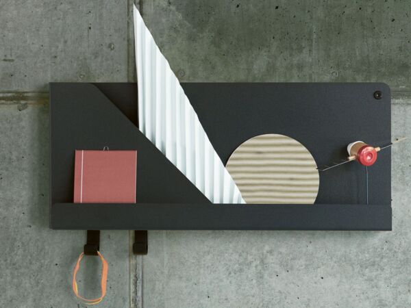 5_muuto-folded-shelves-small-lifestyle.jpg