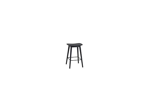 7_fiber-barstool-65-woodbase-black-muuto-5000x5000 Copie.jpg