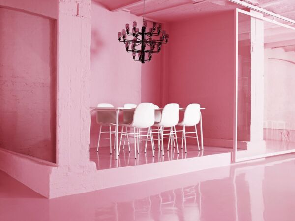 5_2017_normann_copenhagen_pink_office_3_1350250_form_chair_uph_leather.jpg
