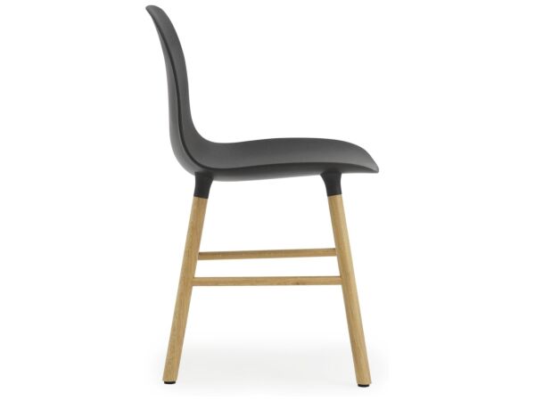 2_602818-form_chair_black_oak3.jpg