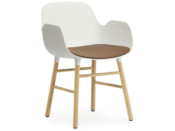 5_602637_normann_copenhagen_seat_cushion_form_leather_brandy_3.jpg