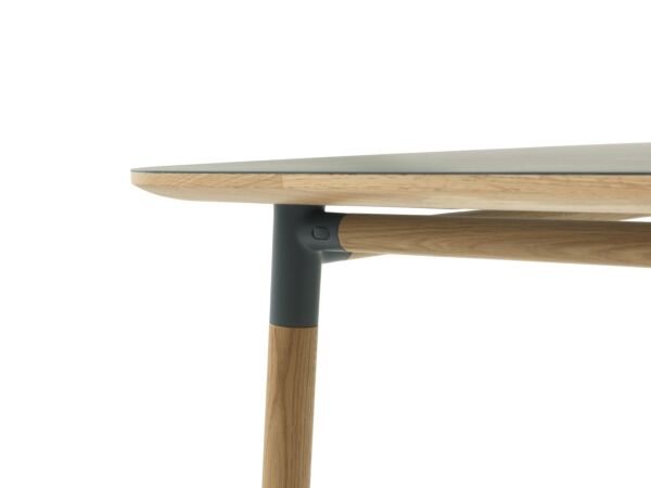 5_1602832_form_table_120x120cm_greenoak_3.jpg