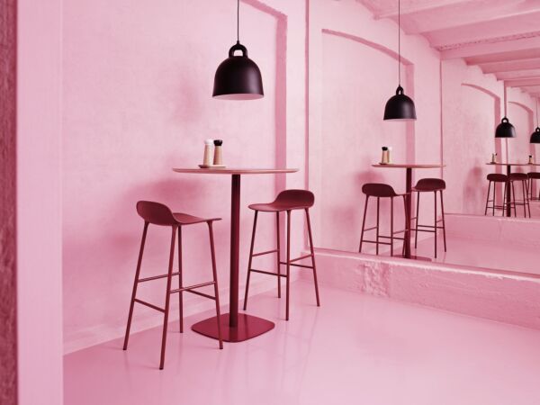 5_2017_normann_copenhagen_pink_office_6_602797_form_barstool_75cm_red_&_form_table.jpg