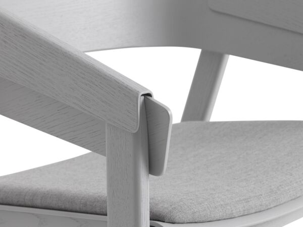 2_zzcover-lounge-chair-grey-remix-123-detail-a-muuto-hi-res.jpg
