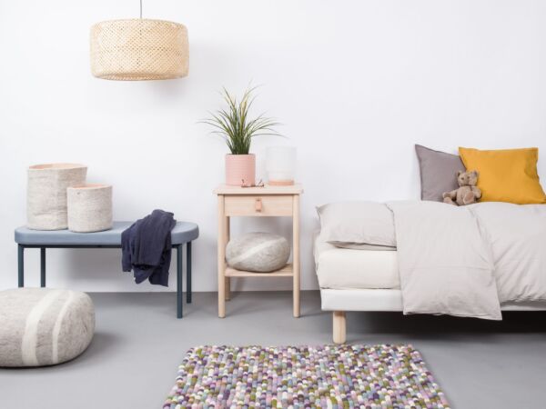 5_greta-filzkugelteppich-rechteckig-multifarben-pastell-ambiente-myfelt-3.jpg