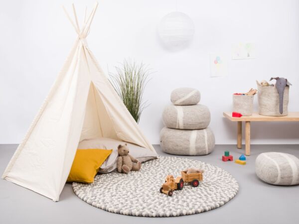 5_hella-filzkugelteppich-rund-multifarben-natur-hell-ambiente-myfelt-4.jpg