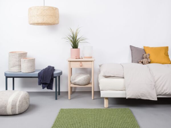 5_kaspar-filzkugelteppich-rechteckig-gruen-ambiente-myfelt-3.jpg