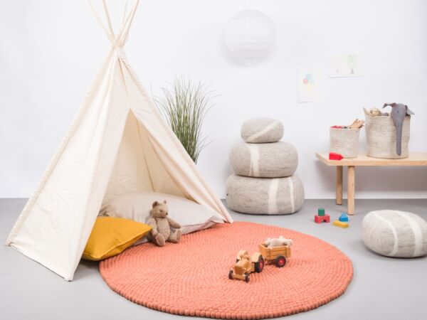 5_lea-filzkugelteppich-rund-lachsfarben-ambiente-myfelt-4.jpg