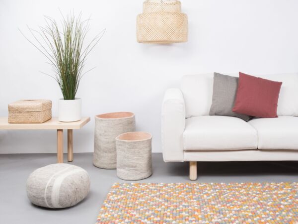 5_liese-filzkugelteppich-rechteckig-multifarben-hell-ambiente-myfelt-1.jpg