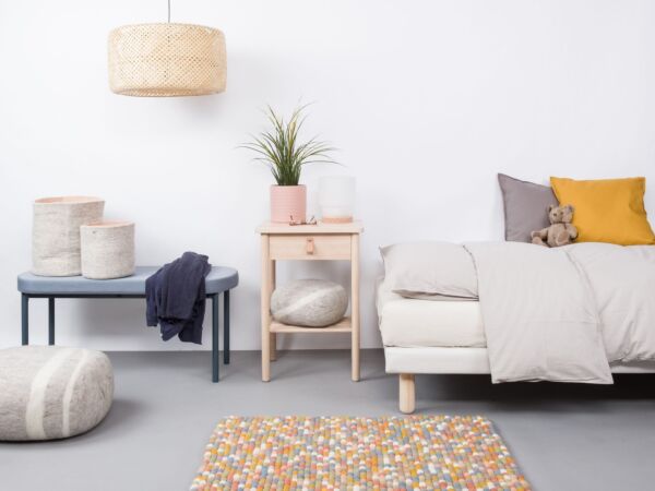 5_liese-filzkugelteppich-rechteckig-multifarben-hell-ambiente-myfelt-3.jpg