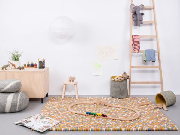 5_liese-filzkugelteppich-rechteckig-multifarben-hell-ambiente-myfelt-4.jpg