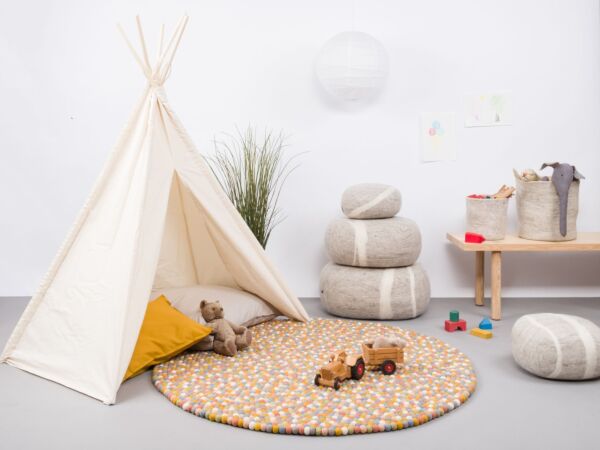 5_liese-filzkugelteppich-rund-multifarben-hell-ambiente-myfelt-2.jpg