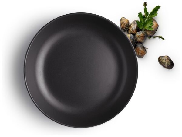 2_z502792_nordic_kitchen_deep_plate_20cm_oppefra_regi_high.jpg