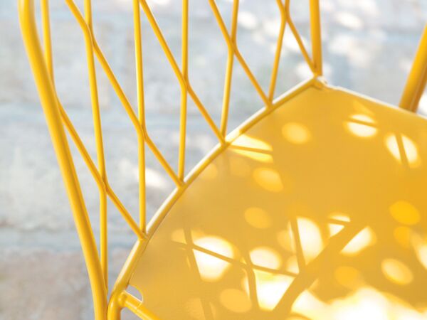 5_Fermob-chaise-Kintbury-Miel-design-Terence-Conran.jpg