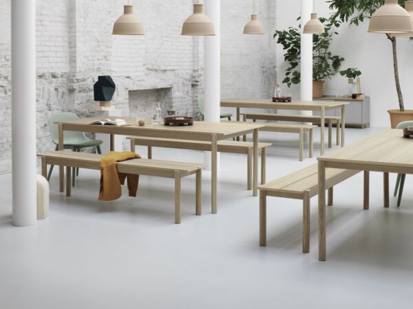 5_Linear-wood-table-bench-oak-fiber-side-dusty-green-unfold-nude-enfold-grey-platform-tray-Muuto-org.jpg
