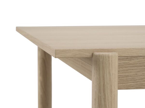 2_z1Linear-wood-oak-table-200-detail-6-Muuto-5000x6667-hi-res.jpg
