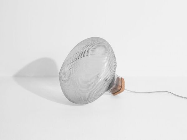 5_L0010102_tidelight_table lamp_smoked_©PF_packshot_HD_ (2).jpg