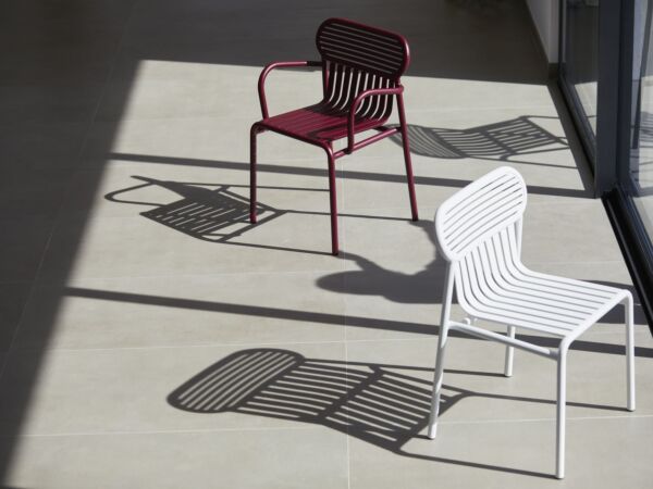 5_m0740109_m0740301_weekend_chair-bridge-white-burgundy_©ola rindal_lifestyle_hd(1).jpg