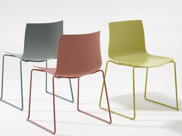 5_Arper_Catifa46_chair_ph-MarcoCovi_sled_polypropylene_0278_3.jpg