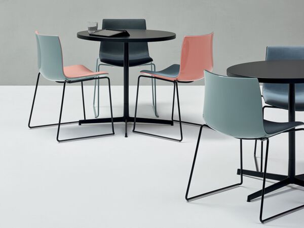 5_Arper_Catifa46_chair_ph-MarcoCovi_sled_Polypropylene_front-face-upholstery_0468_4.jpg