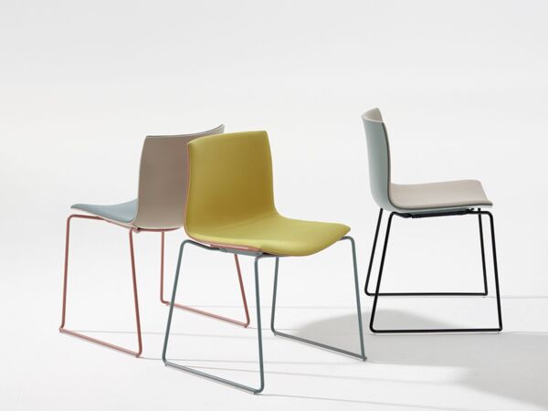 5_Arper_Catifa46_chair_ph-MarcoCovi_sled_Polypropylene_front-face-upholstery_0468_6.jpg