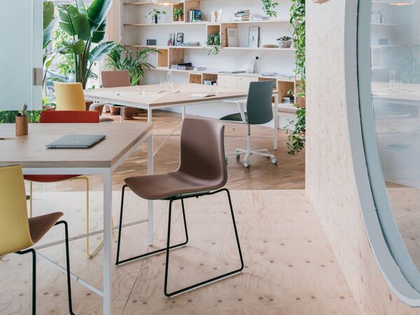 5_Arper_Catifa46_chair_Private-Office_ph-SalvaLopez_sled_Polypropylene_front-face-upholstery_0468_3.jpg