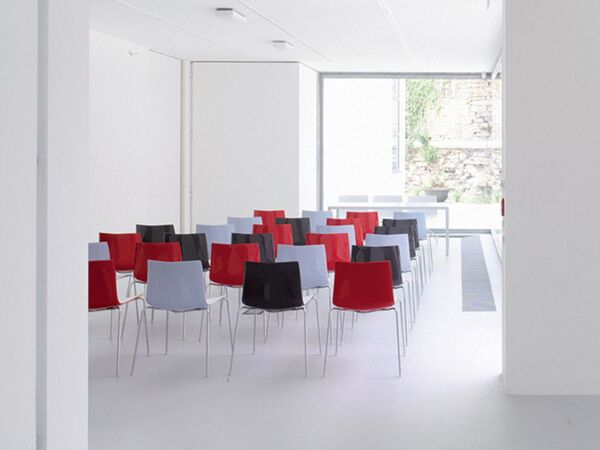 5_Arper_Catifa46_chair_4legs_polypropylene_Museod'ArteModerna-UgoCarÖ_0251.jpg