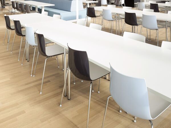 5_Arper_Catifa46_KWR-Watercycle-Research-Institute_ph-AemelieDeelder_chair_4legs_polypropylene+upholstery_0251+0253.jpg