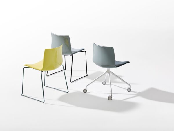 5_Arper_Catifa46_MarcoCovi_chair_sled+trestle-fixed_polypropylene-front-face-upholstery_0468+0372.jpg