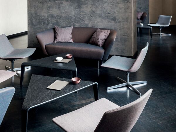 5_Arper_Catifa60_lounge_4ways_upholstery_TerrazzaDuomo_ph-MarcoCovi_2139.jpg
