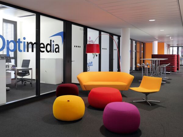 5_Arper_Catifa60_lounge_4ways_VivakiPublicis-Group_upholstery_2139.jpg