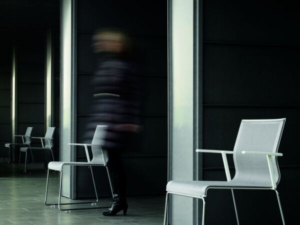 5_Stick_Chair_Stick_Chair_STK_SkidBase_ambient_03.jpg